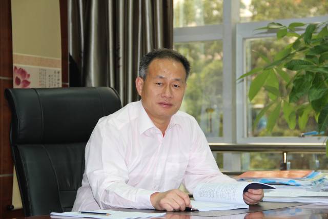 广东省农业标准化协会会长、yd2221云顶农业质量标准与监测技术研究所研究员王富华